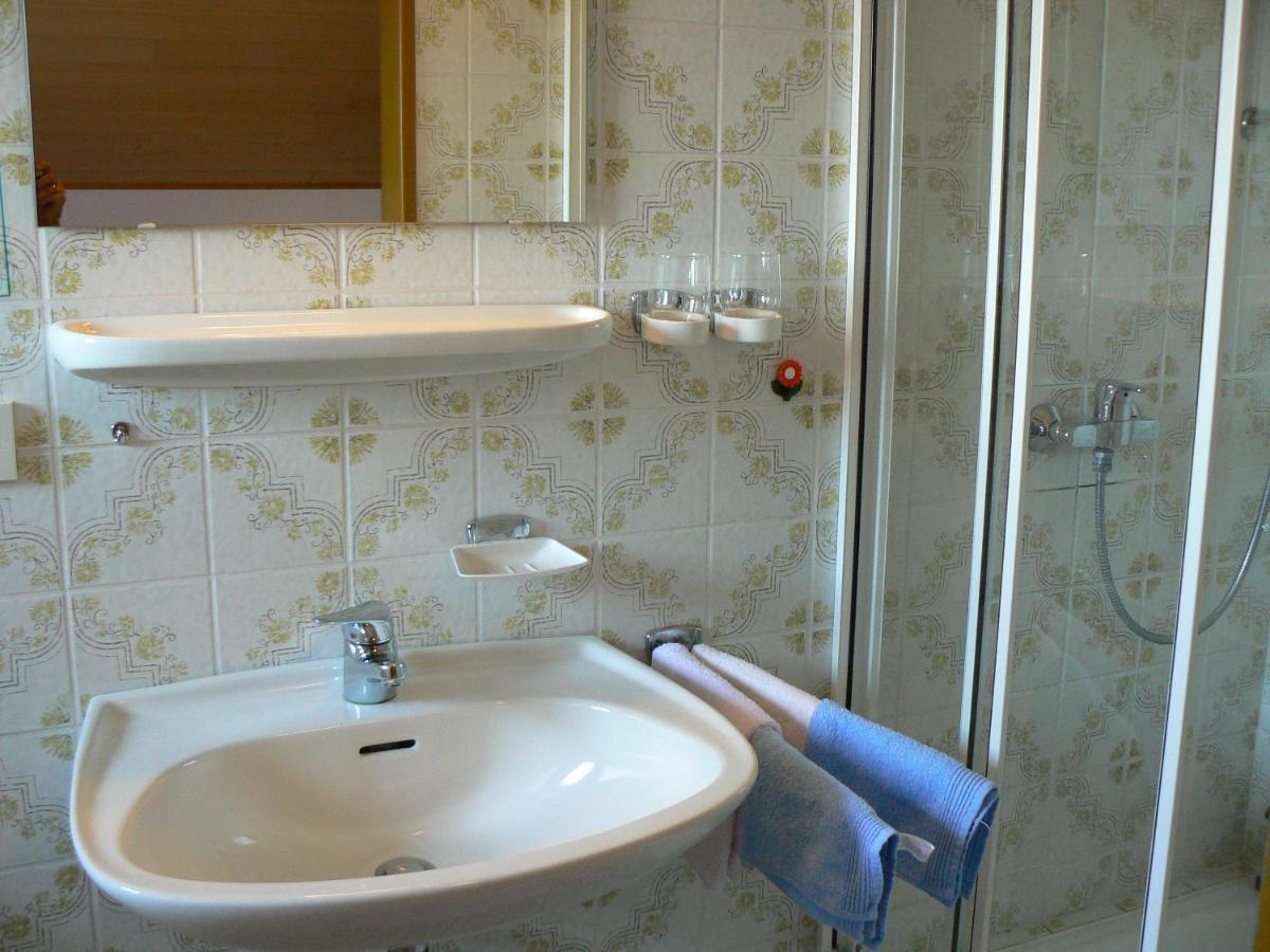 Haus Evelyn / Haus Heidemarie Bad Fussing Room photo